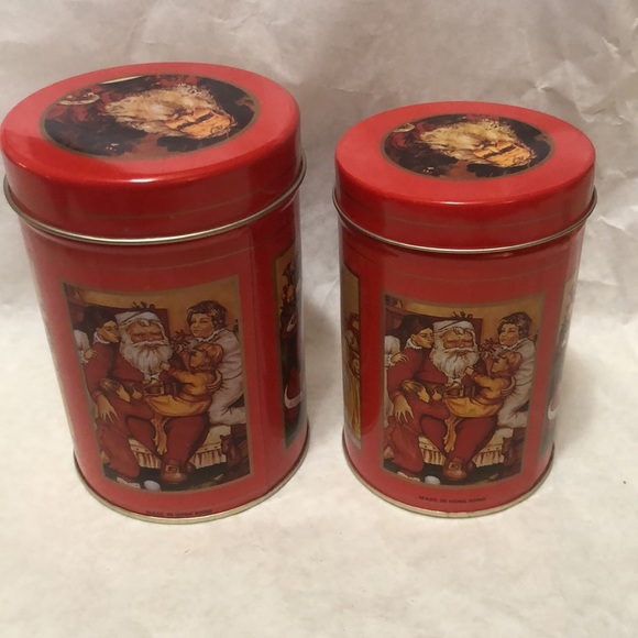 Christmas Tin Old Fashioned Santa 2 Nesting Round Red Vintage 5”x3.5” & 4.5”x3” - Picture 3 of 6